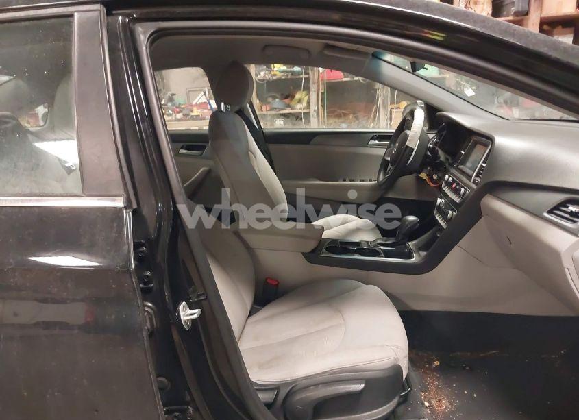 Photo 5 of 2019 Hyundai Sonata SE (VIN 5NPE24AF8KH808001)