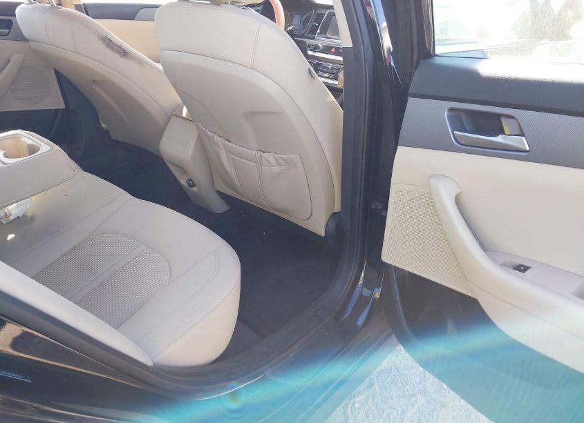 Photo 8 of 2019 Hyundai Sonata SE (VIN 5NPE24AF8KH811366)