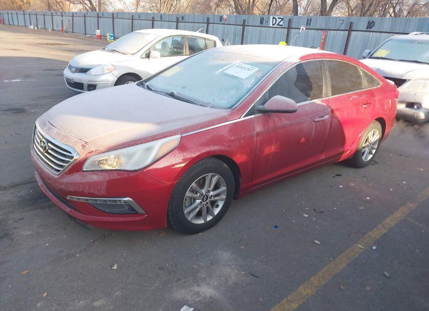 Photo 2 of 2015 Hyundai Sonata SE (VIN 5NPE24AF9FH001721)