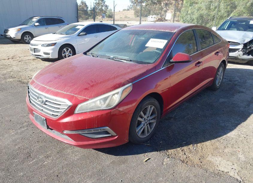 Photo 2 of 2015 Hyundai Sonata SE (VIN 5NPE24AF9FH007423)