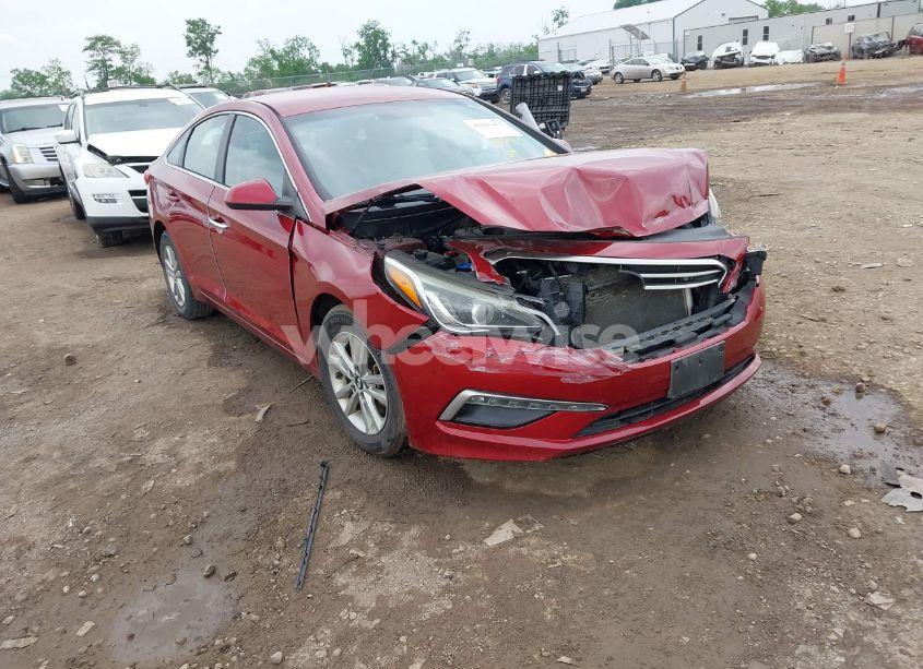 2015 Hyundai Sonata SE (VIN 5NPE24AF9FH010533) main photo