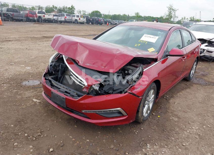 Photo 2 of 2015 Hyundai Sonata SE (VIN 5NPE24AF9FH010533)