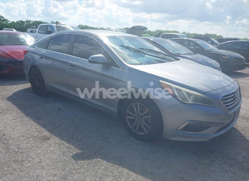 2015 Hyundai Sonata SE (VIN 5NPE24AF9FH012668) main photo