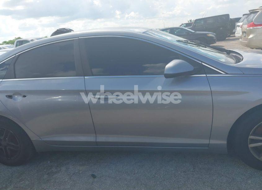 Photo 13 of 2015 Hyundai Sonata SE (VIN 5NPE24AF9FH012668)