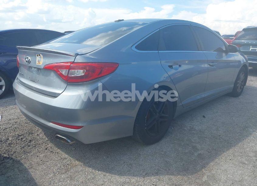 Photo 4 of 2015 Hyundai Sonata SE (VIN 5NPE24AF9FH012668)