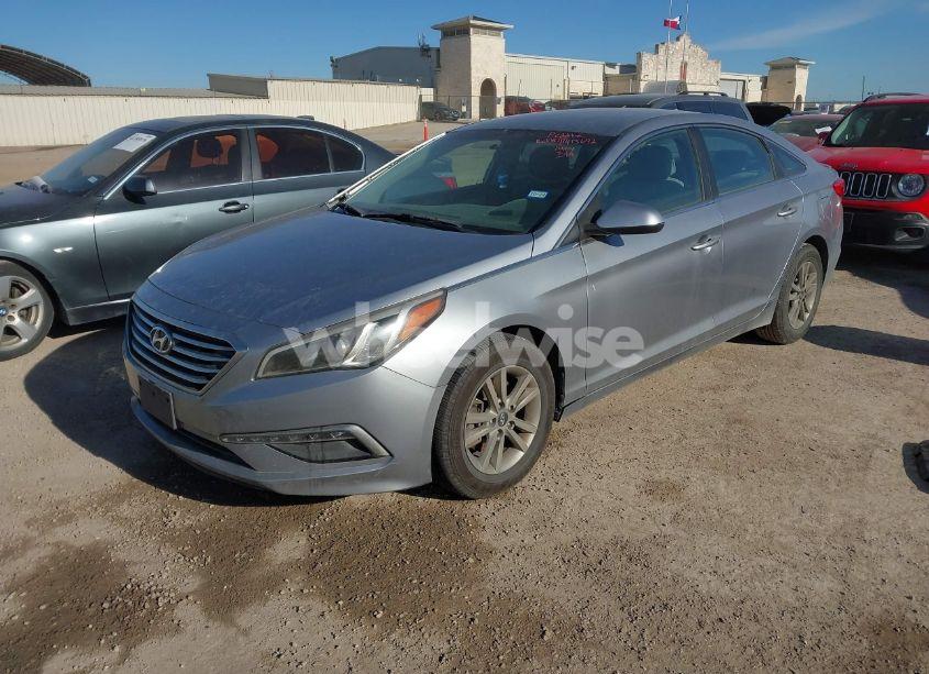 Photo 2 of 2015 Hyundai Sonata SE (VIN 5NPE24AF9FH037232)