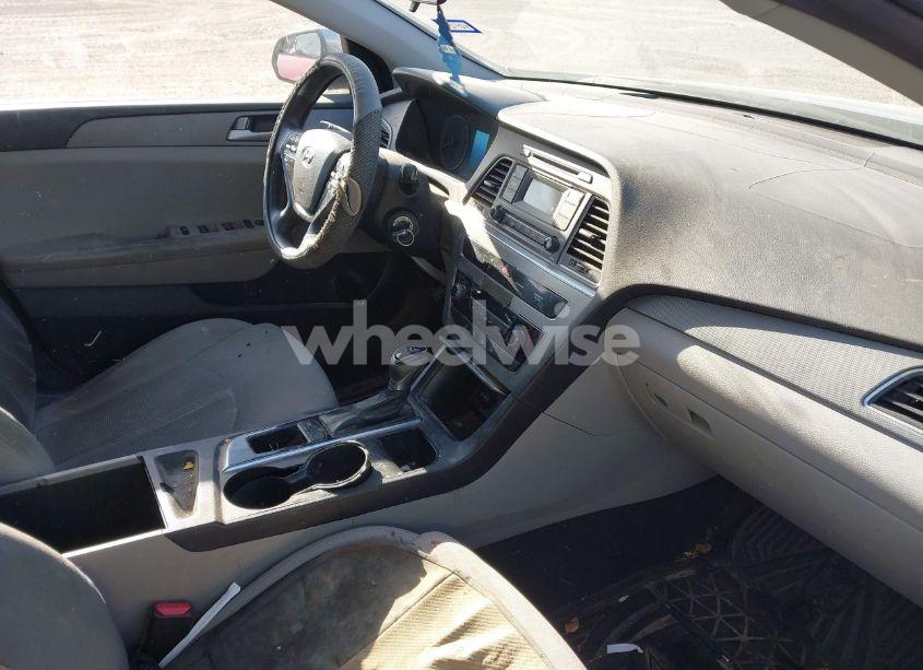 Photo 5 of 2015 Hyundai Sonata SE (VIN 5NPE24AF9FH037232)