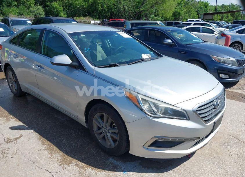 2015 Hyundai Sonata SE (VIN 5NPE24AF9FH041944) main photo