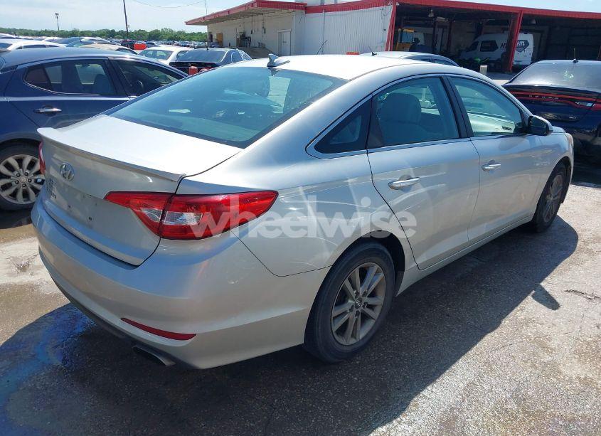 Photo 4 of 2015 Hyundai Sonata SE (VIN 5NPE24AF9FH041944)