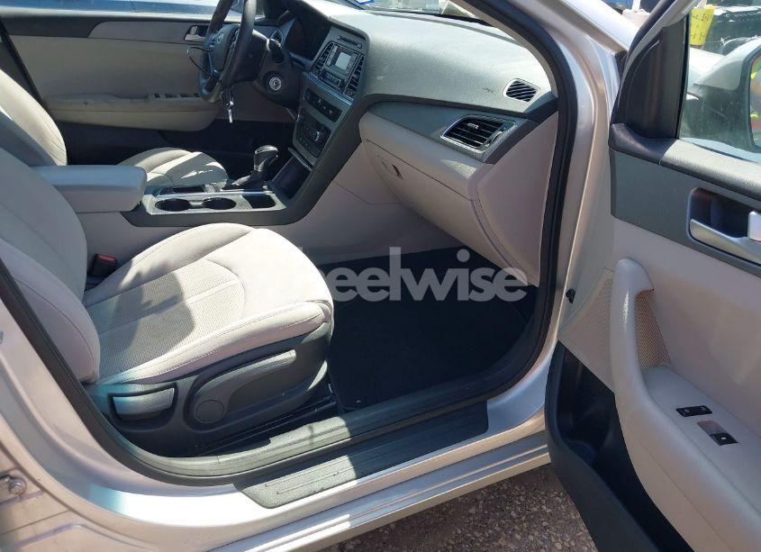 Photo 5 of 2015 Hyundai Sonata SE (VIN 5NPE24AF9FH041944)