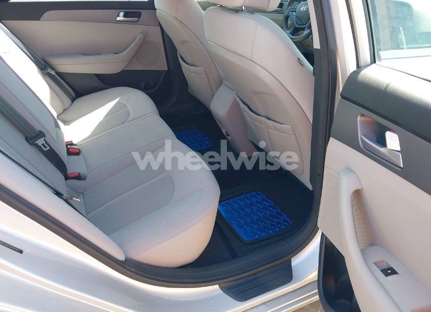 Photo 8 of 2015 Hyundai Sonata SE (VIN 5NPE24AF9FH041944)