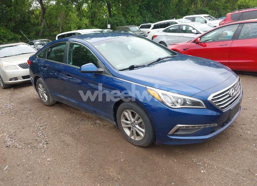 2015 Hyundai Sonata SE (VIN 5NPE24AF9FH043127) main photo