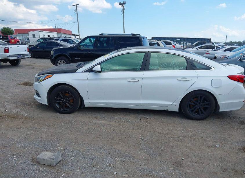 Photo 13 of 2015 Hyundai Sonata SE (VIN 5NPE24AF9FH059019)