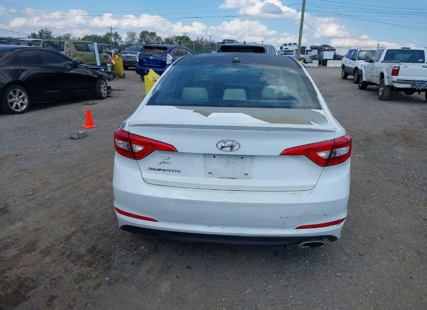 Photo 15 of 2015 Hyundai Sonata SE (VIN 5NPE24AF9FH059019)