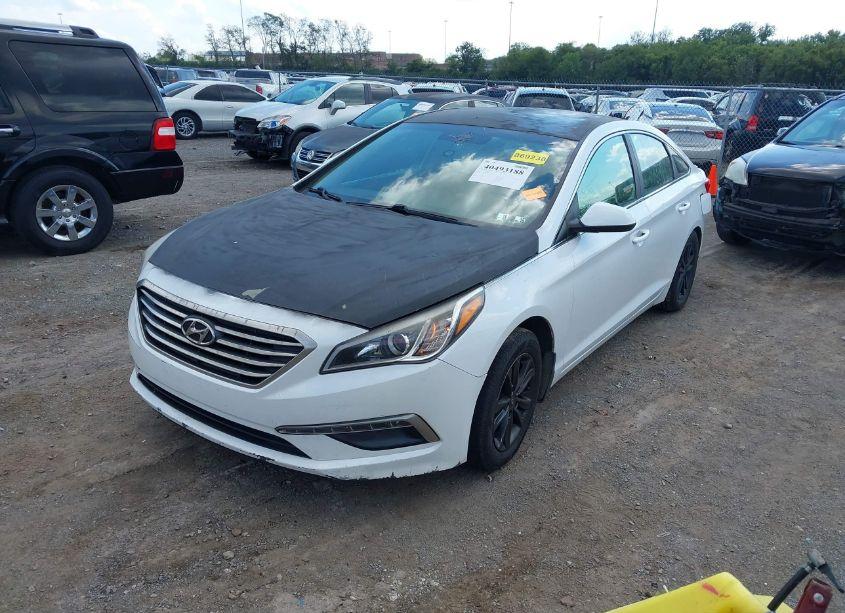 Photo 2 of 2015 Hyundai Sonata SE (VIN 5NPE24AF9FH059019)