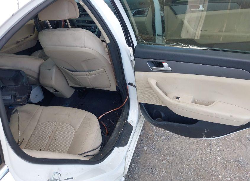 Photo 8 of 2015 Hyundai Sonata SE (VIN 5NPE24AF9FH059019)