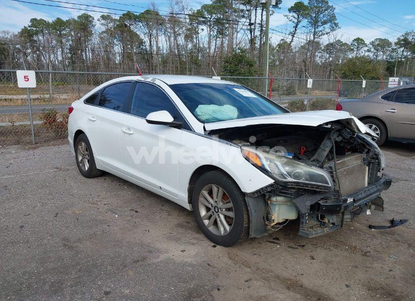 2015 Hyundai Sonata SE (VIN 5NPE24AF9FH105271) main photo