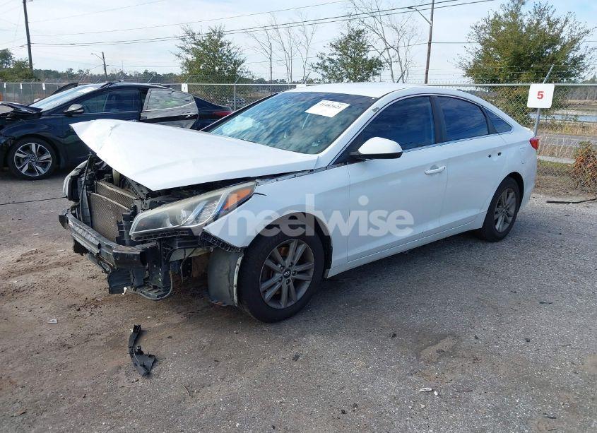 Photo 2 of 2015 Hyundai Sonata SE (VIN 5NPE24AF9FH105271)