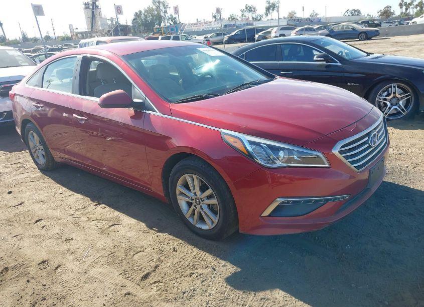 2015 Hyundai Sonata SE (VIN 5NPE24AF9FH139081) main photo