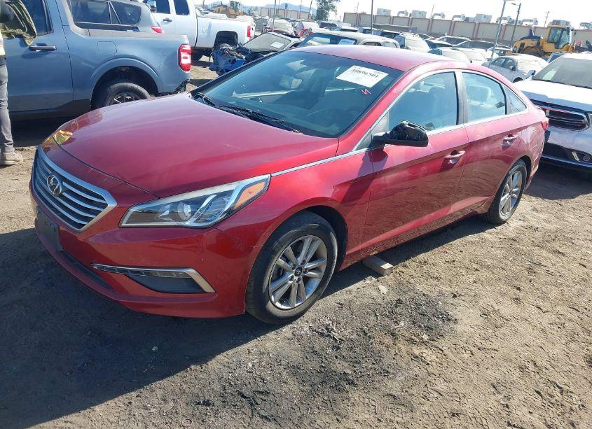 Photo 2 of 2015 Hyundai Sonata SE (VIN 5NPE24AF9FH139081)