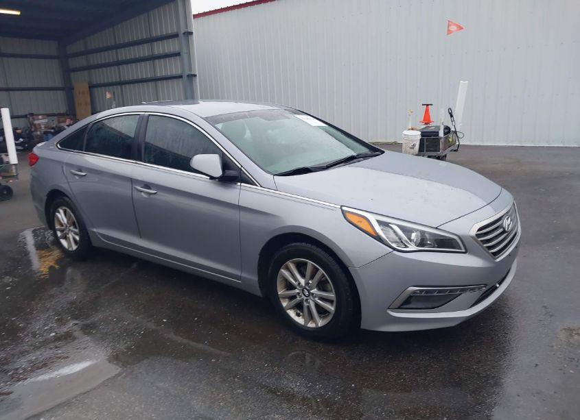 2015 Hyundai Sonata SE (VIN 5NPE24AF9FH146693) main photo