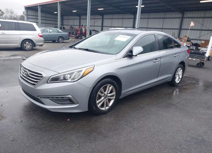 Photo 2 of 2015 Hyundai Sonata SE (VIN 5NPE24AF9FH146693)