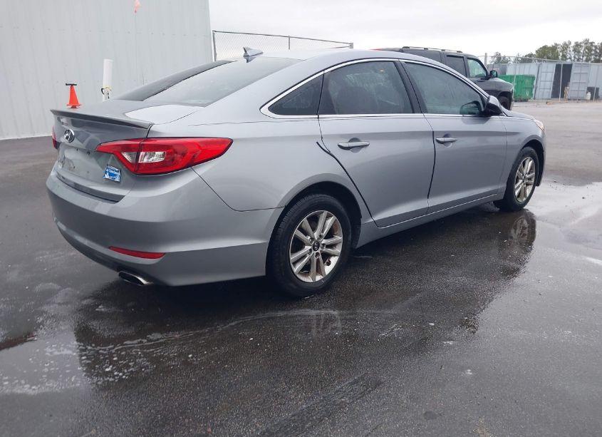 Photo 4 of 2015 Hyundai Sonata SE (VIN 5NPE24AF9FH146693)