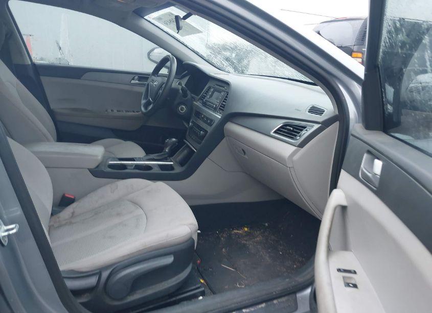 Photo 5 of 2015 Hyundai Sonata SE (VIN 5NPE24AF9FH146693)