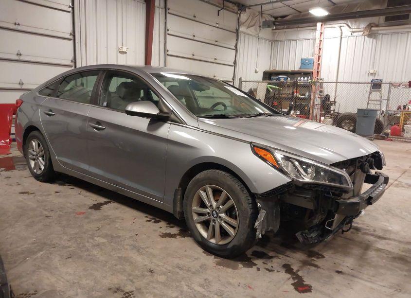 2015 Hyundai Sonata SE (VIN 5NPE24AF9FH160061) main photo
