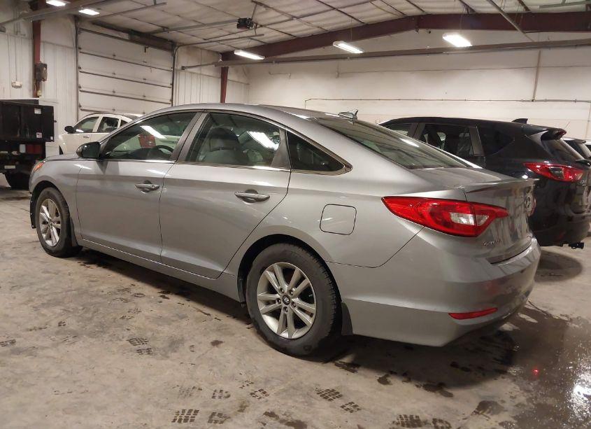 Photo 3 of 2015 Hyundai Sonata SE (VIN 5NPE24AF9FH160061)
