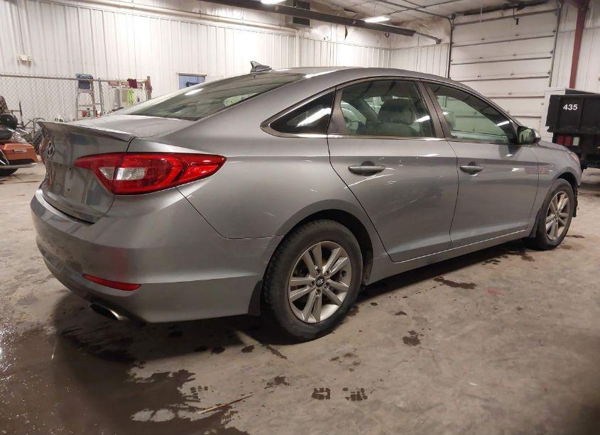 Photo 4 of 2015 Hyundai Sonata SE (VIN 5NPE24AF9FH160061)