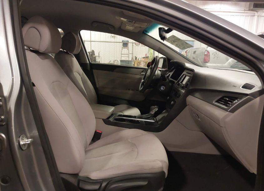 Photo 5 of 2015 Hyundai Sonata SE (VIN 5NPE24AF9FH160061)