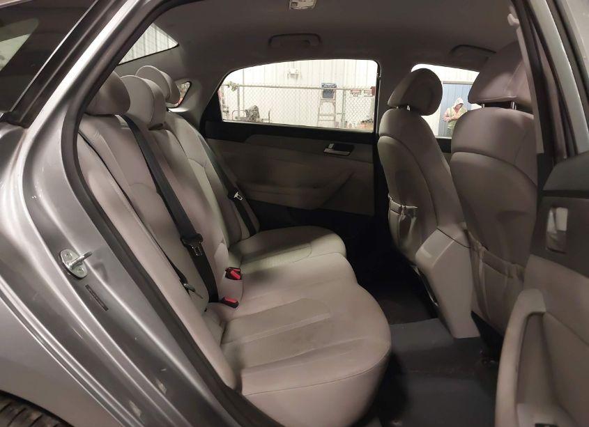 Photo 8 of 2015 Hyundai Sonata SE (VIN 5NPE24AF9FH160061)