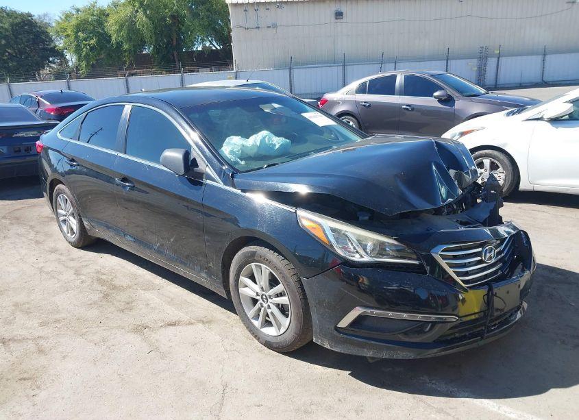 2015 Hyundai Sonata SE (VIN 5NPE24AF9FH173151) main photo