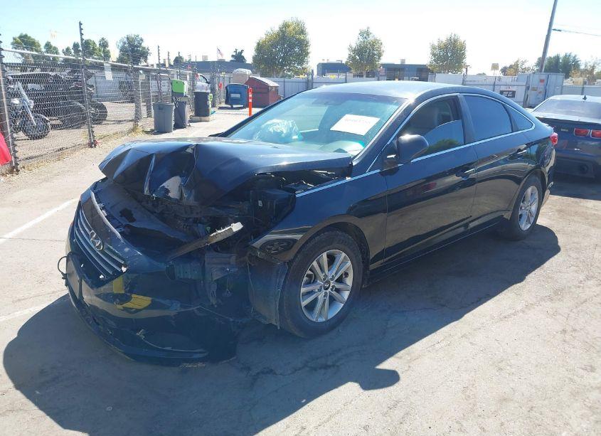 Photo 2 of 2015 Hyundai Sonata SE (VIN 5NPE24AF9FH173151)