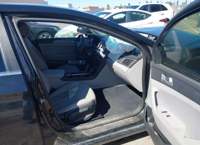 Photo 5 of 2015 Hyundai Sonata SE (VIN 5NPE24AF9FH173151)