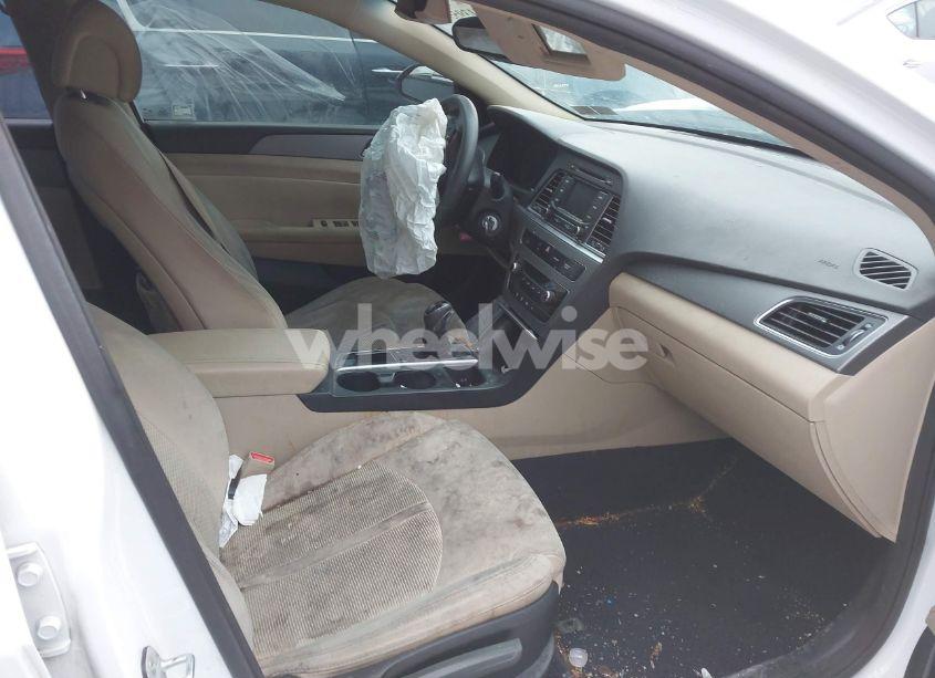 Photo 5 of 2015 Hyundai Sonata SE (VIN 5NPE24AF9FH174655)