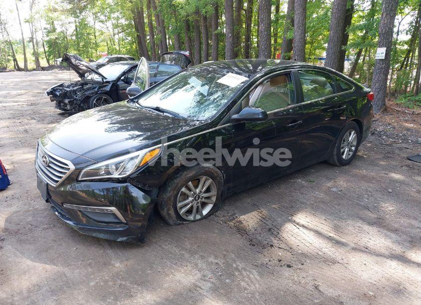 Photo 2 of 2015 Hyundai Sonata SE (VIN 5NPE24AF9FH176521)