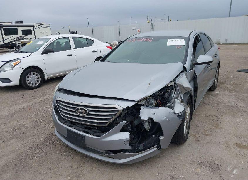 Photo 11 of 2015 Hyundai Sonata SE (VIN 5NPE24AF9FH179001)