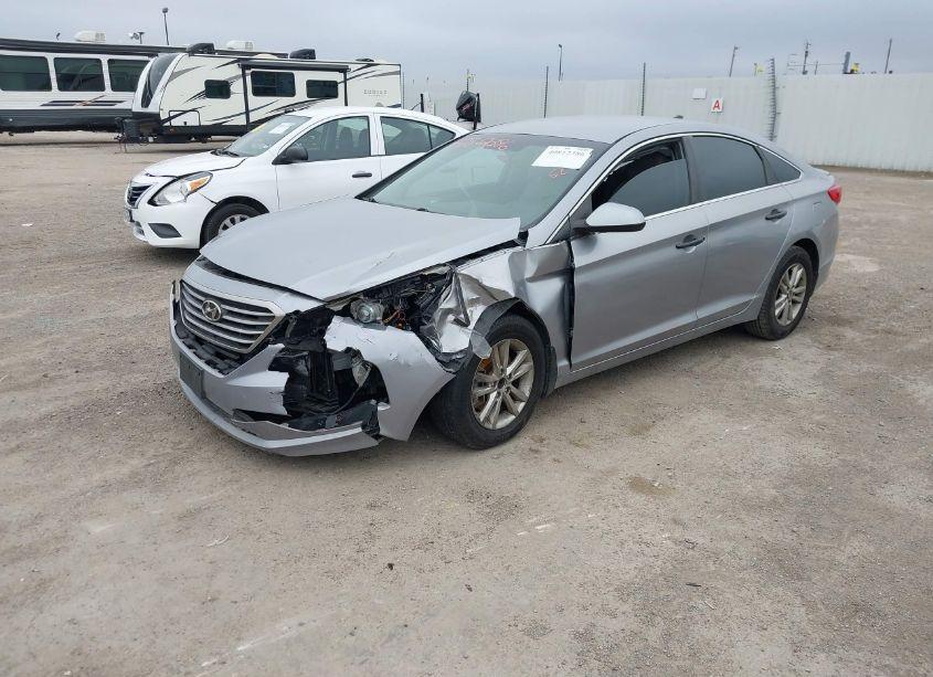 Photo 2 of 2015 Hyundai Sonata SE (VIN 5NPE24AF9FH179001)