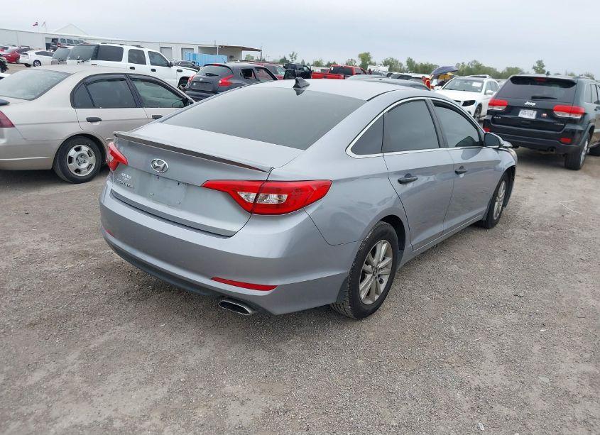 Photo 4 of 2015 Hyundai Sonata SE (VIN 5NPE24AF9FH179001)