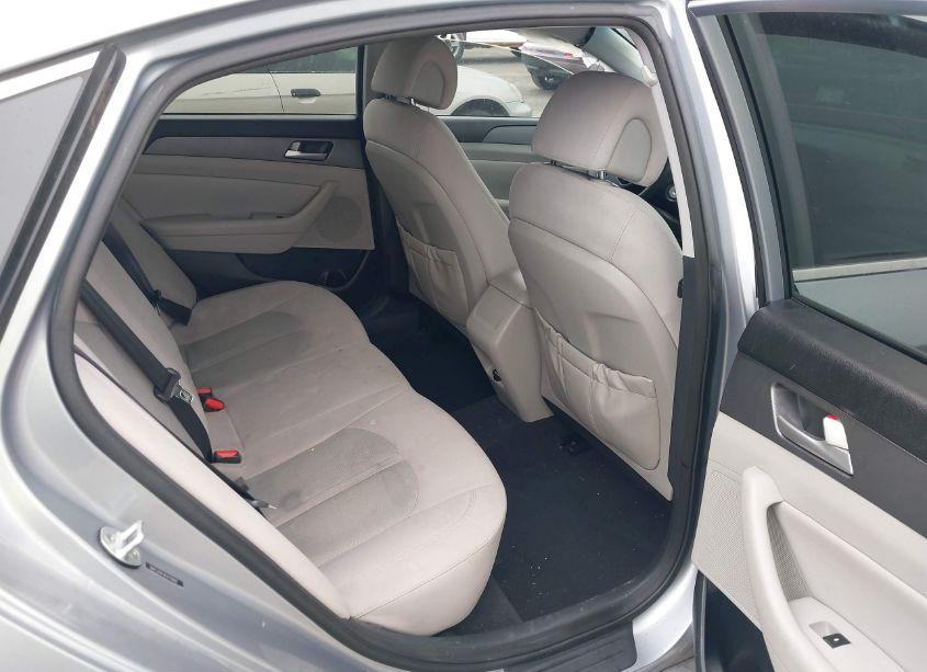 Photo 8 of 2015 Hyundai Sonata SE (VIN 5NPE24AF9FH179001)