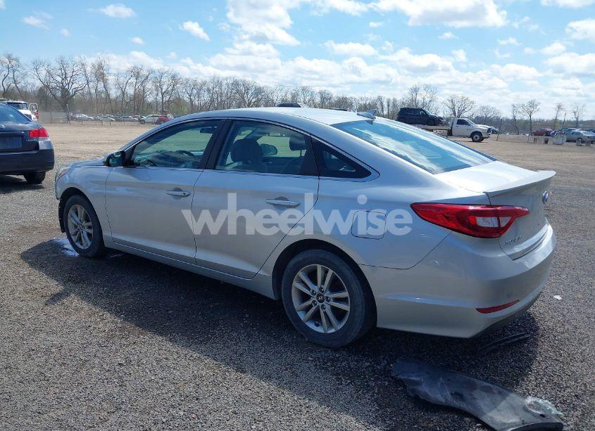 Photo 3 of 2015 Hyundai Sonata SE (VIN 5NPE24AF9FH184084)