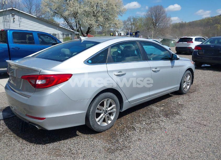 Photo 4 of 2015 Hyundai Sonata SE (VIN 5NPE24AF9FH184084)