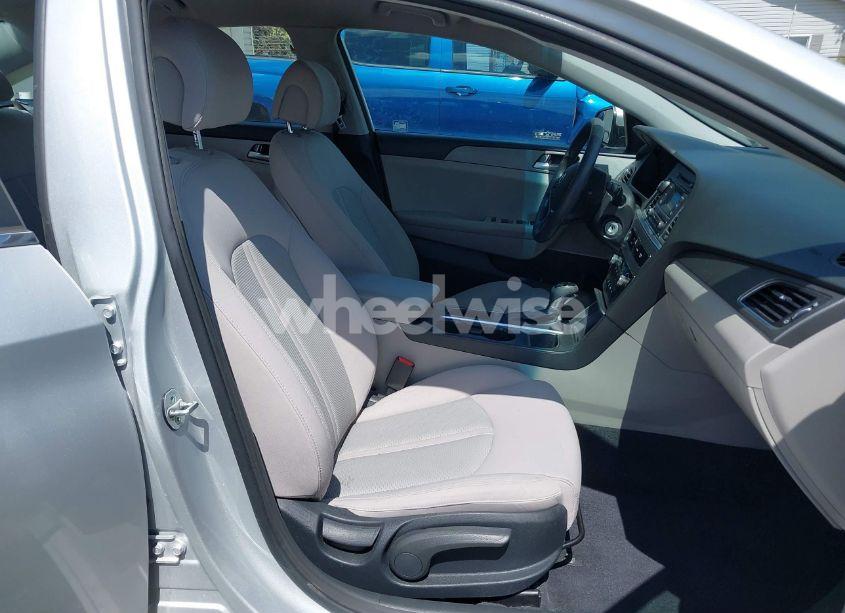 Photo 5 of 2015 Hyundai Sonata SE (VIN 5NPE24AF9FH184084)