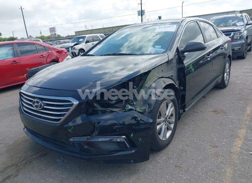 Photo 2 of 2015 Hyundai Sonata SE (VIN 5NPE24AF9FH184358)