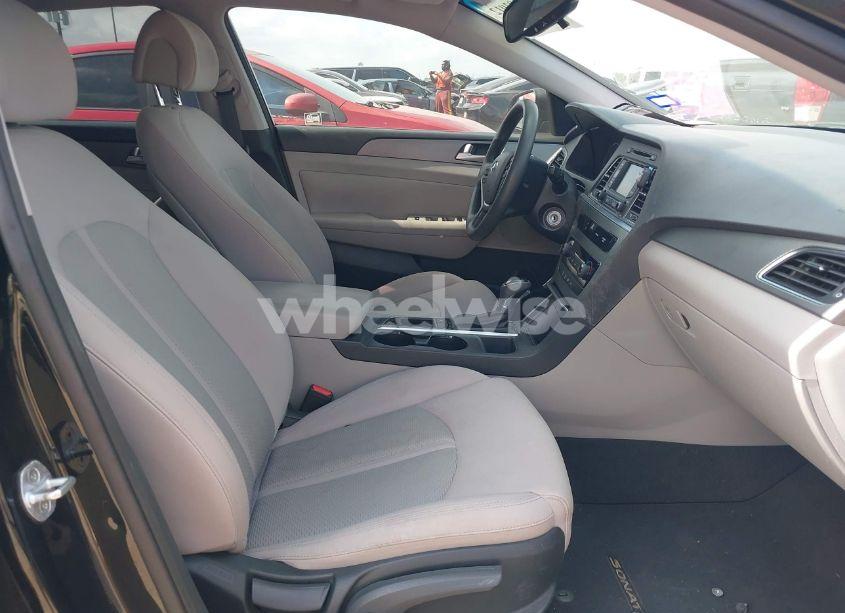 Photo 5 of 2015 Hyundai Sonata SE (VIN 5NPE24AF9FH184358)