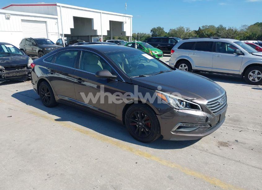 2015 Hyundai Sonata SE (VIN 5NPE24AF9FH186868) main photo