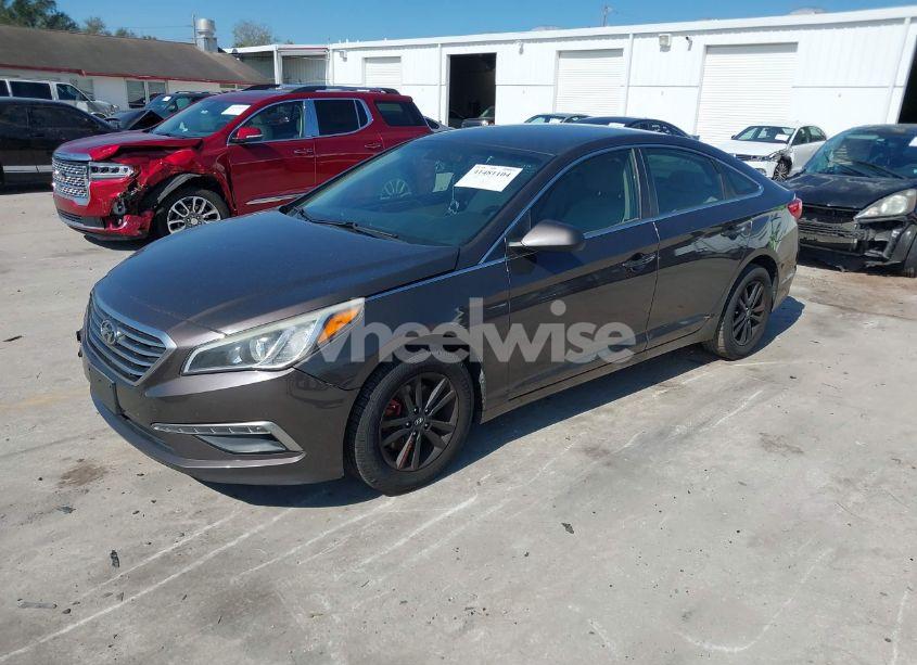 Photo 2 of 2015 Hyundai Sonata SE (VIN 5NPE24AF9FH186868)