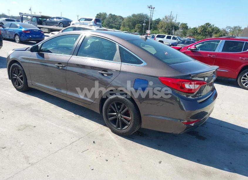 Photo 3 of 2015 Hyundai Sonata SE (VIN 5NPE24AF9FH186868)